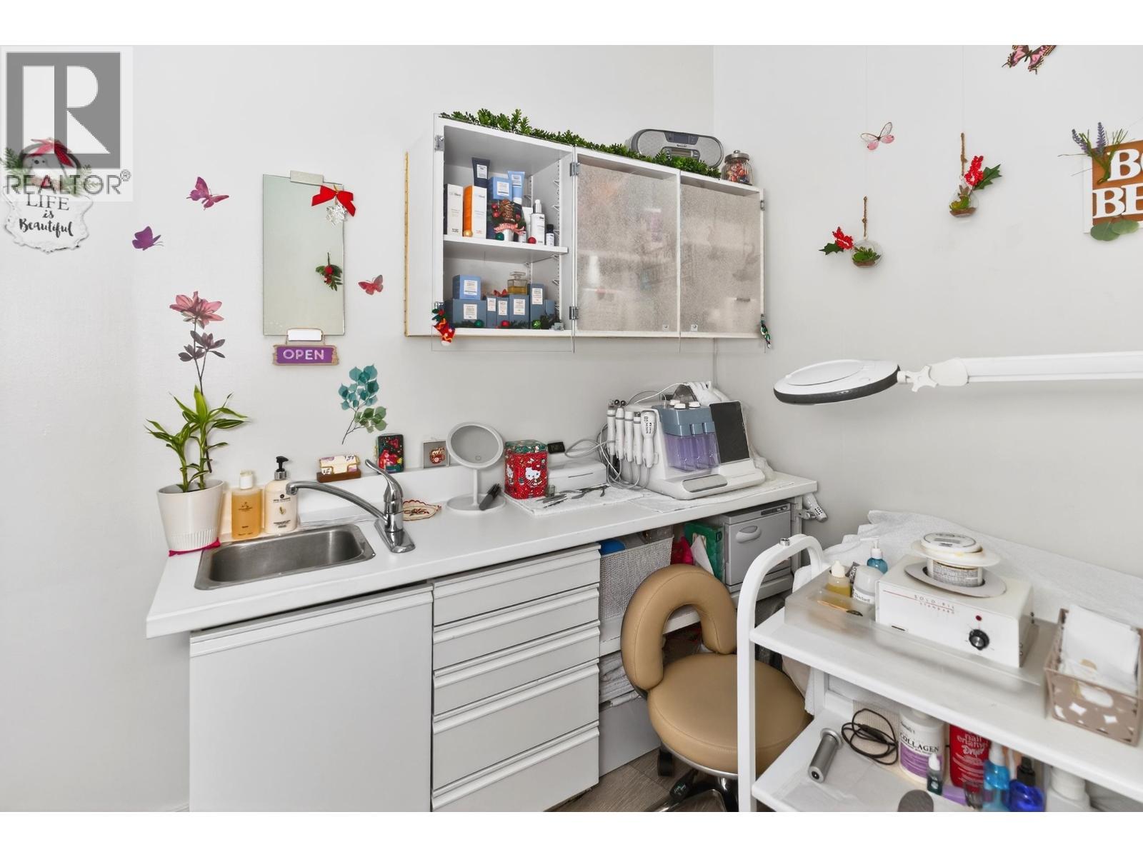 12085 Confidential, North Vancouver, BC