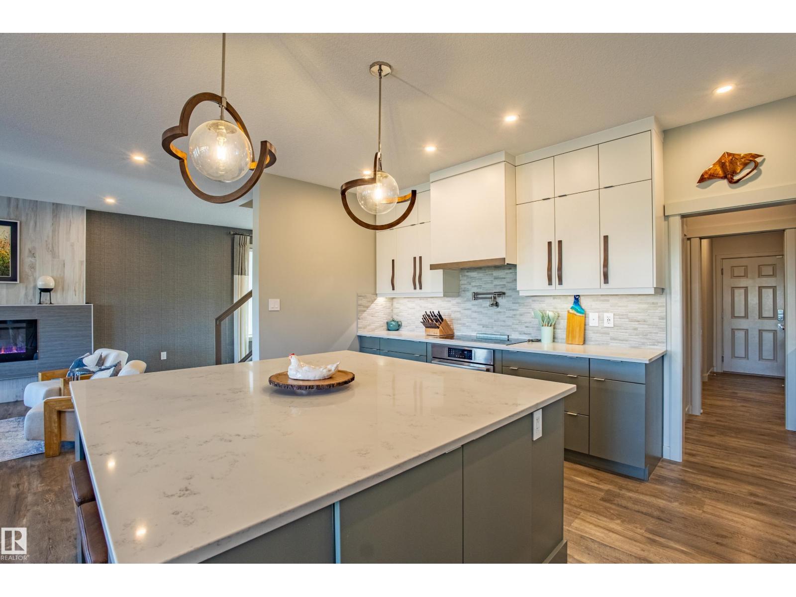 6013 Naden Ld Nw, Edmonton, AB - Indoor Photo Showing Kitchen