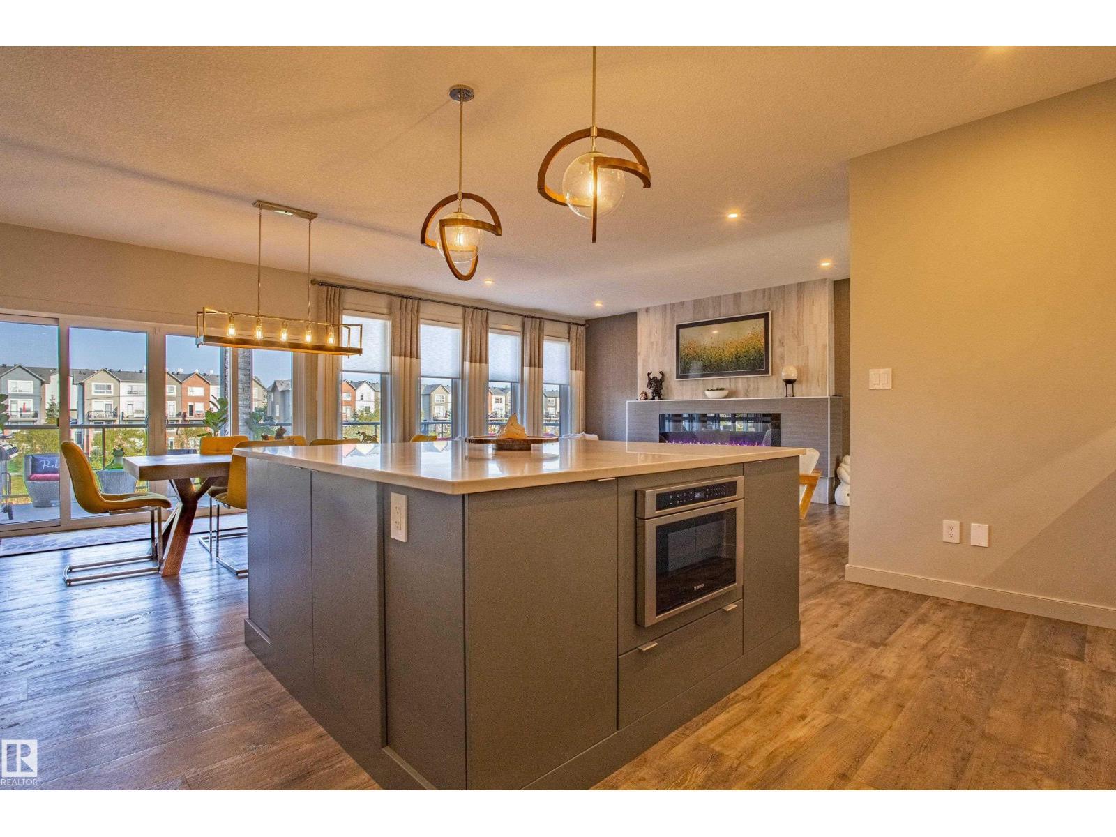 6013 Naden Ld Nw, Edmonton, AB - Indoor Photo Showing Kitchen