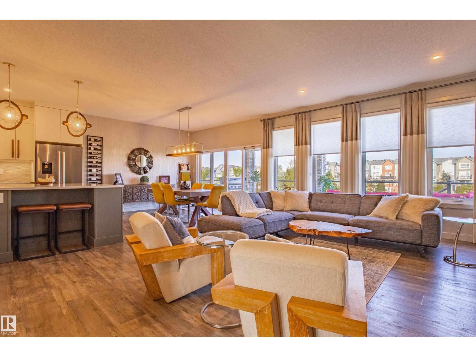 6013 Naden Ld Nw, Edmonton, AB - Indoor Photo Showing Living Room