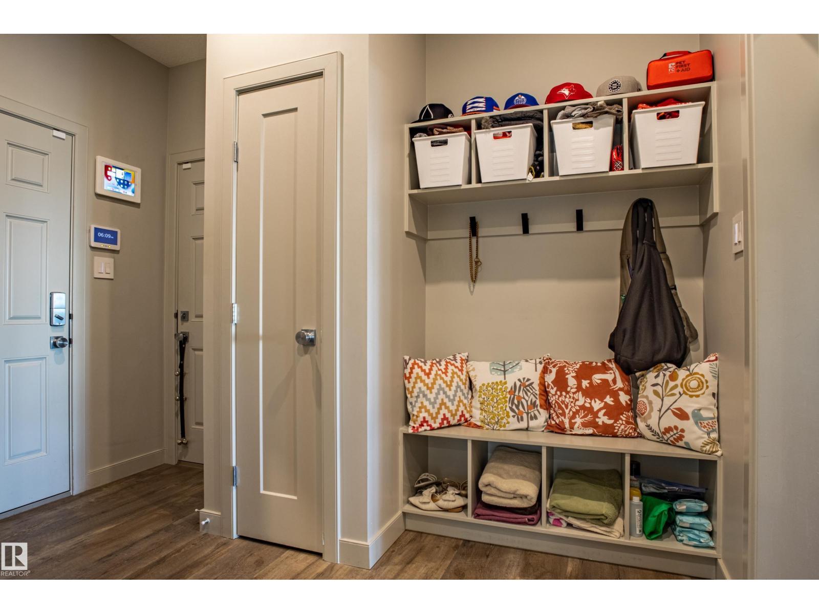 6013 Naden Ld Nw, Edmonton, AB - Indoor Photo Showing Other Room