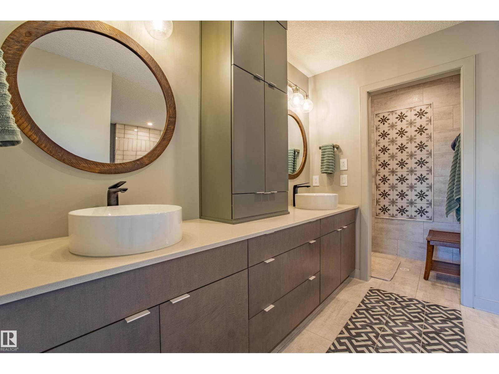 6013 Naden Ld Nw, Edmonton, AB - Indoor Photo Showing Bathroom