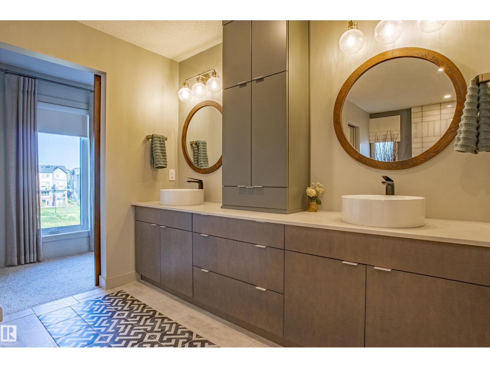 6013 Naden Ld Nw, Edmonton, AB - Indoor Photo Showing Bathroom