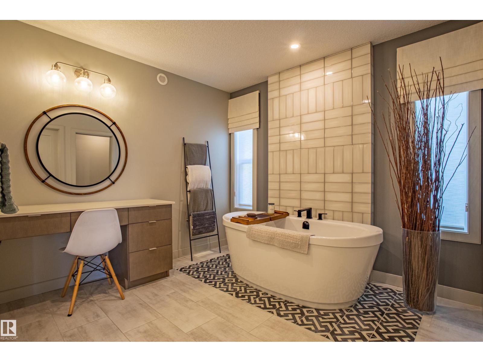 6013 Naden Ld Nw, Edmonton, AB - Indoor Photo Showing Bathroom