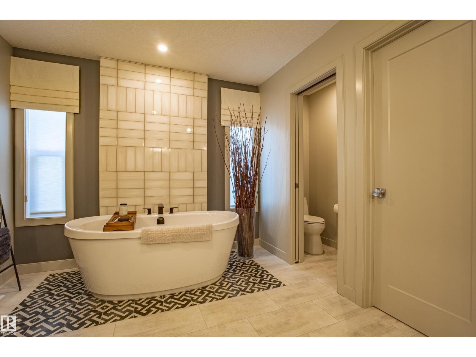 6013 Naden Ld Nw, Edmonton, AB - Indoor Photo Showing Bathroom