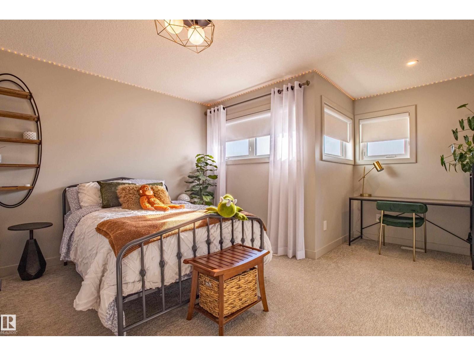 6013 Naden Ld Nw, Edmonton, AB - Indoor Photo Showing Bedroom