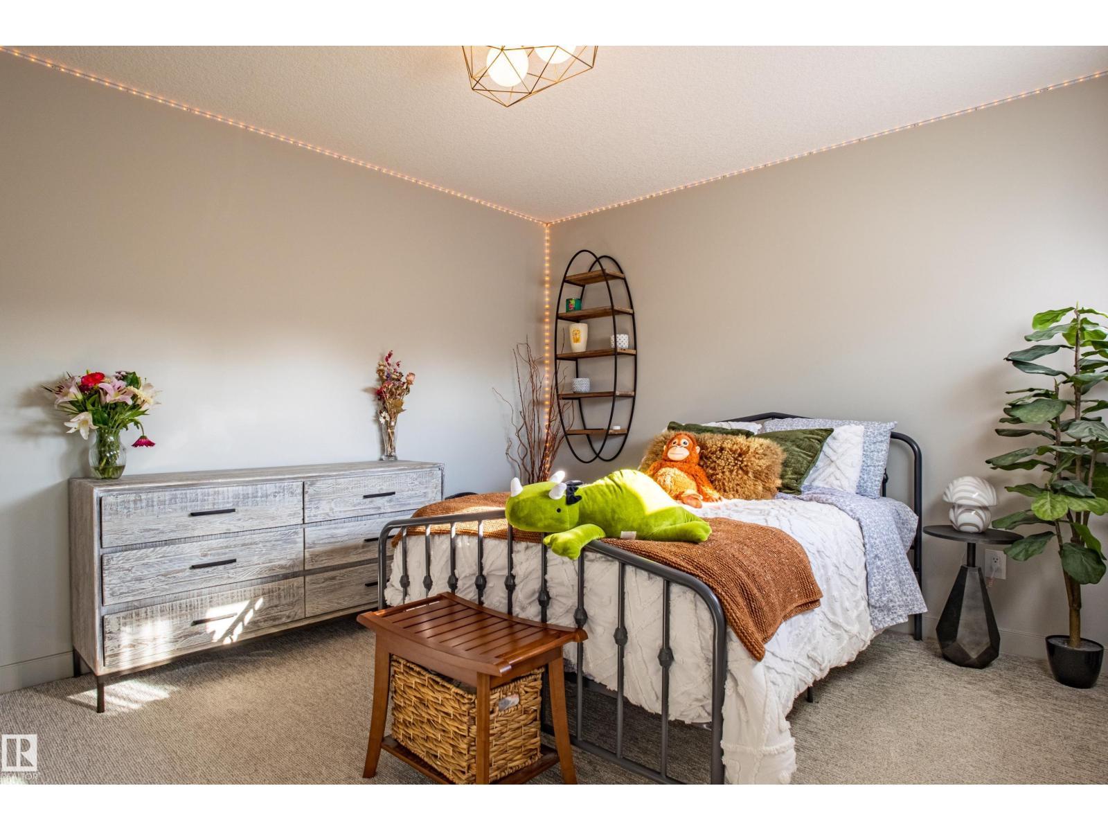 6013 Naden Ld Nw, Edmonton, AB - Indoor Photo Showing Bedroom