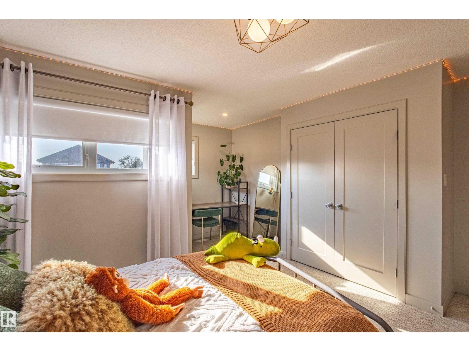 6013 Naden Ld Nw, Edmonton, AB - Indoor Photo Showing Bedroom