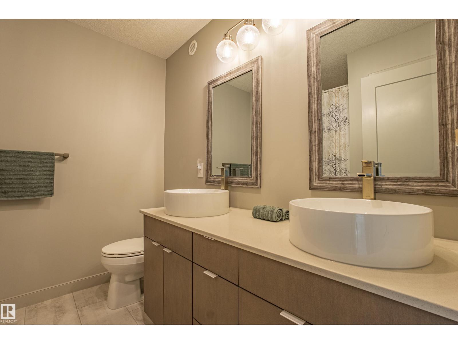 6013 Naden Ld Nw, Edmonton, AB - Indoor Photo Showing Bathroom