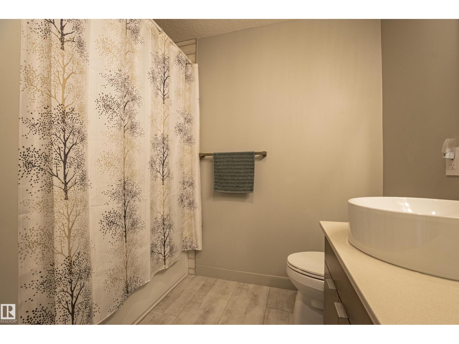 6013 Naden Ld Nw, Edmonton, AB - Indoor Photo Showing Bathroom