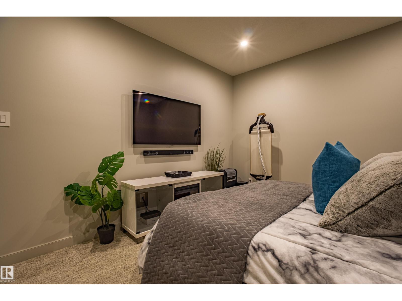 6013 Naden Ld Nw, Edmonton, AB - Indoor Photo Showing Bedroom