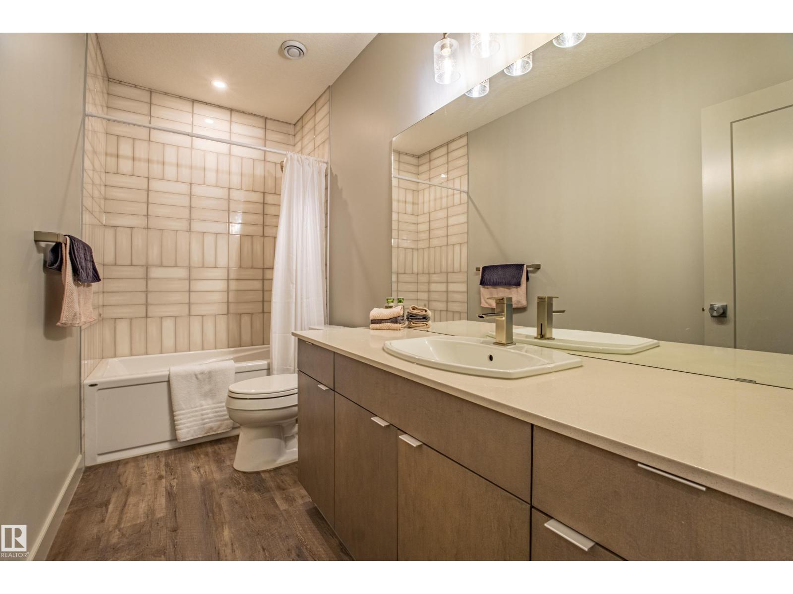 6013 Naden Ld Nw, Edmonton, AB - Indoor Photo Showing Bathroom