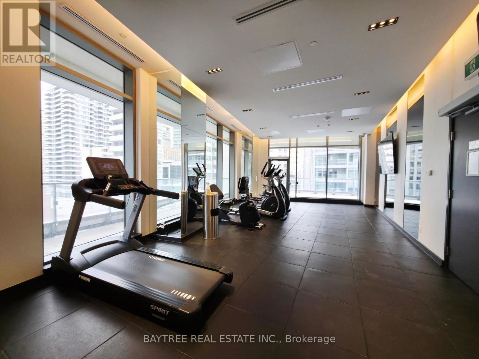 5007 - 2221 Yonge Street, Toronto, ON - Indoor Photo Showing Gym Room