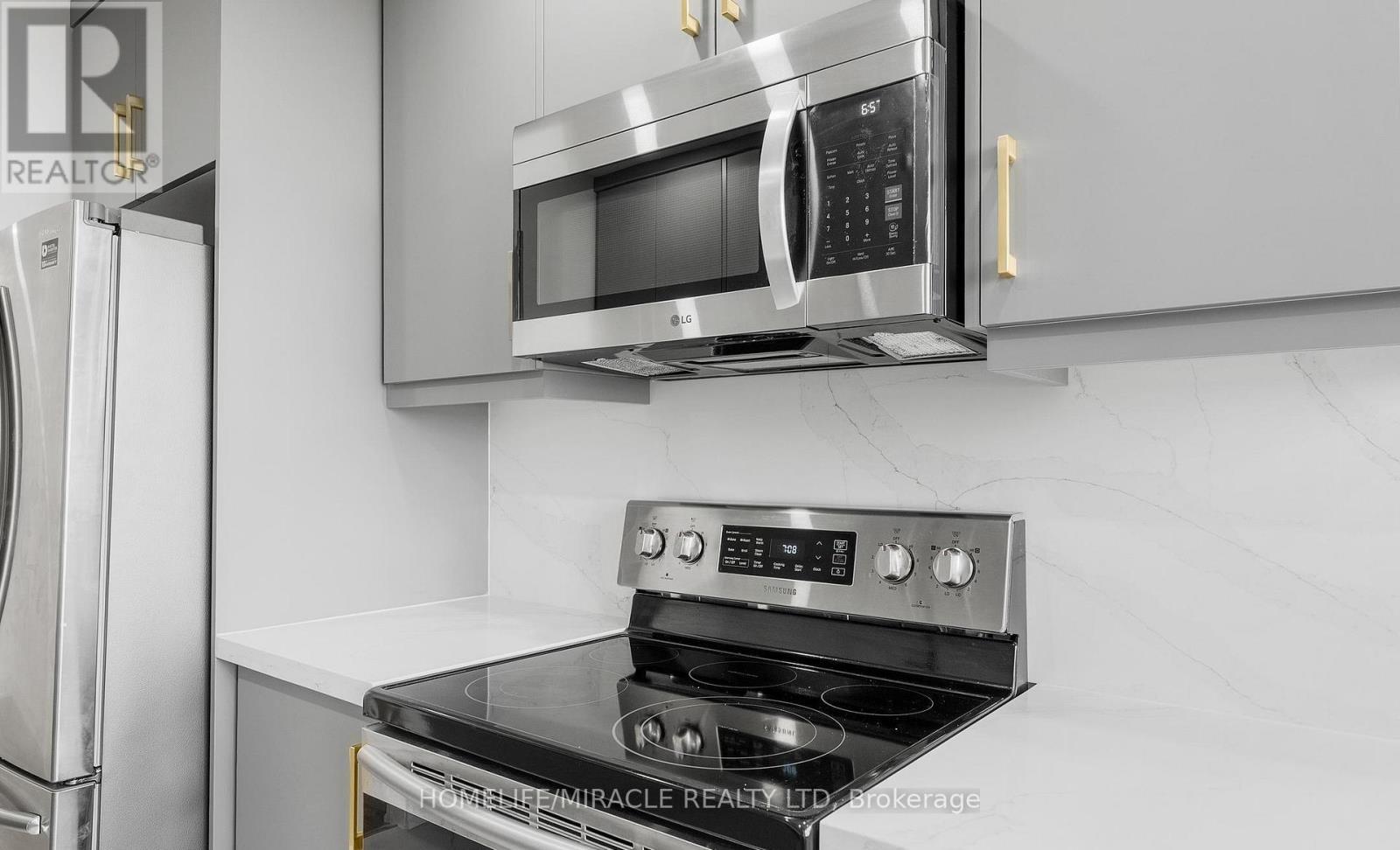 2605 - 18 Knightsbridge Road, Brampton, ON - Indoor Photo Showing Kitchen