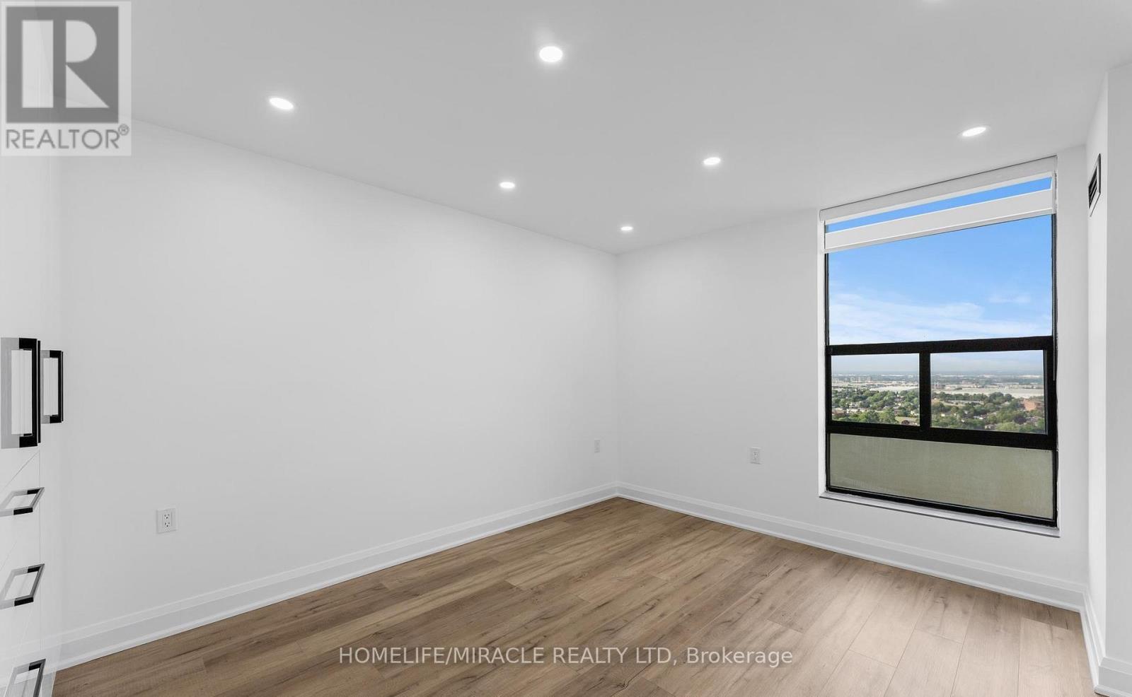 2605 - 18 Knightsbridge Road, Brampton, ON - Indoor Photo Showing Other Room