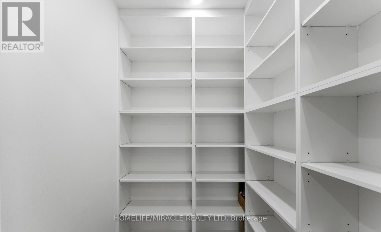 2605 - 18 Knightsbridge Road, Brampton, ON - Indoor With Storage