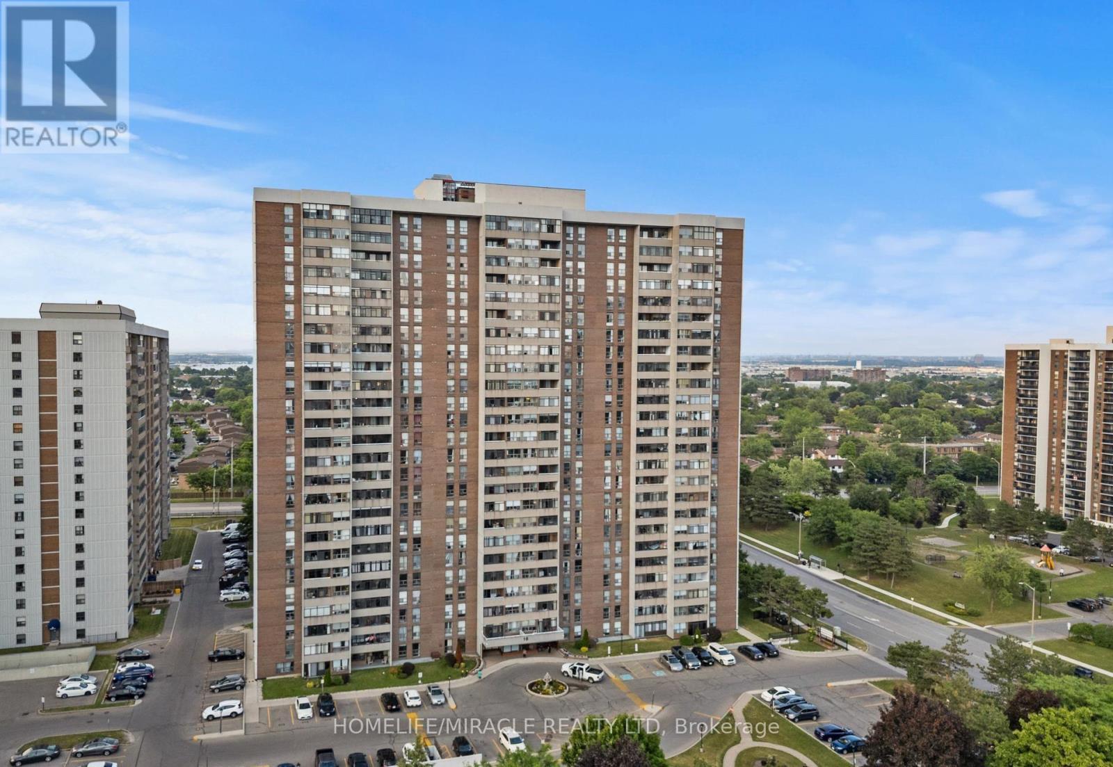 2605 - 18 Knightsbridge Road, Brampton, ON - Outdoor With Facade