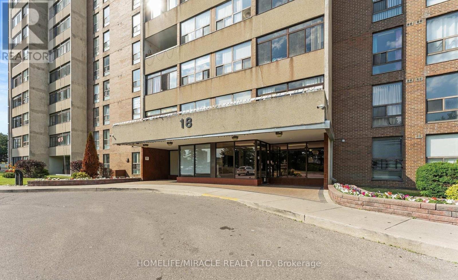 2605 - 18 Knightsbridge Road, Brampton, ON - Outdoor With Facade