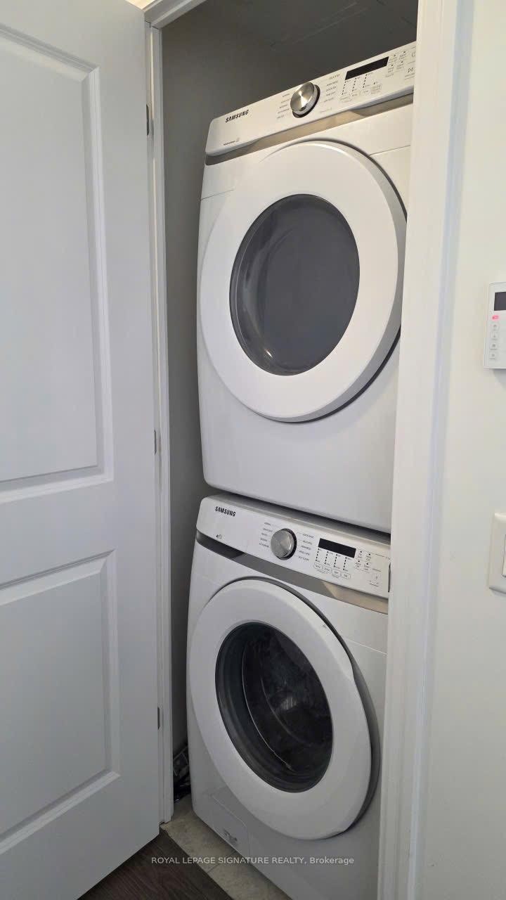 1209-9075 Jane Street, Vaughan, ON - Indoor Photo Showing Laundry Room