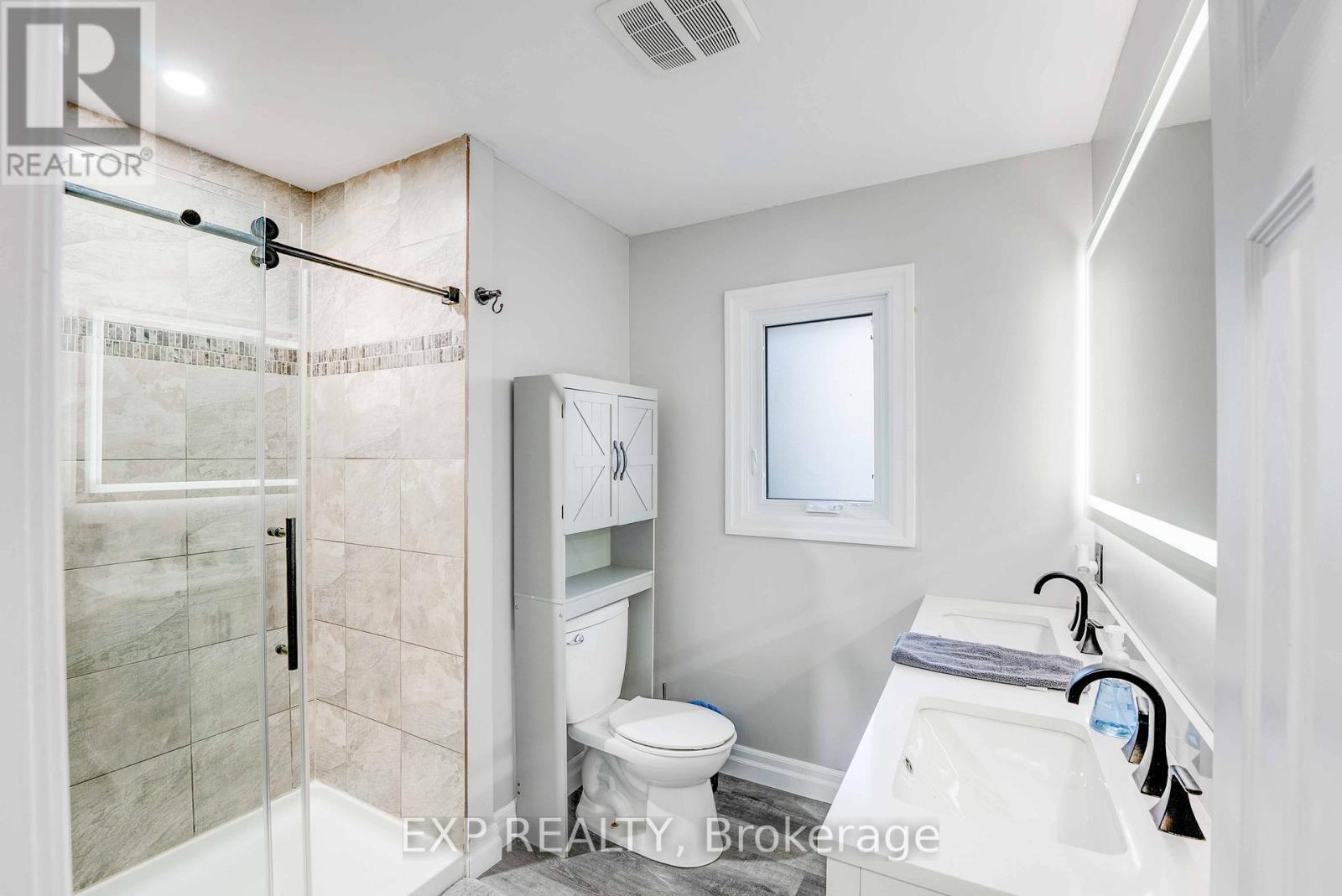 3426 Strang Drive, Niagara Falls (Chippawa), ON - Indoor Photo Showing Bathroom