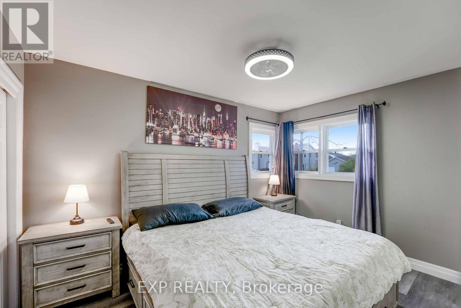 3426 Strang Drive, Niagara Falls (Chippawa), ON - Indoor Photo Showing Bedroom