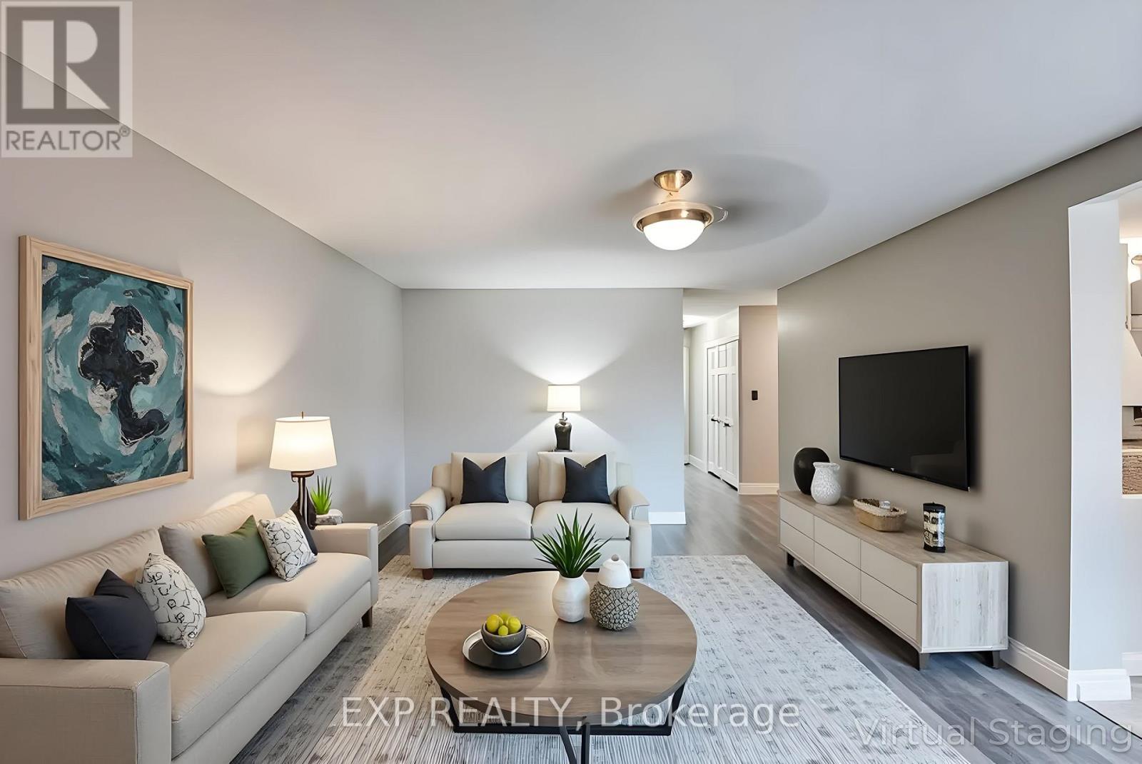 3426 Strang Drive, Niagara Falls (Chippawa), ON - Indoor Photo Showing Living Room