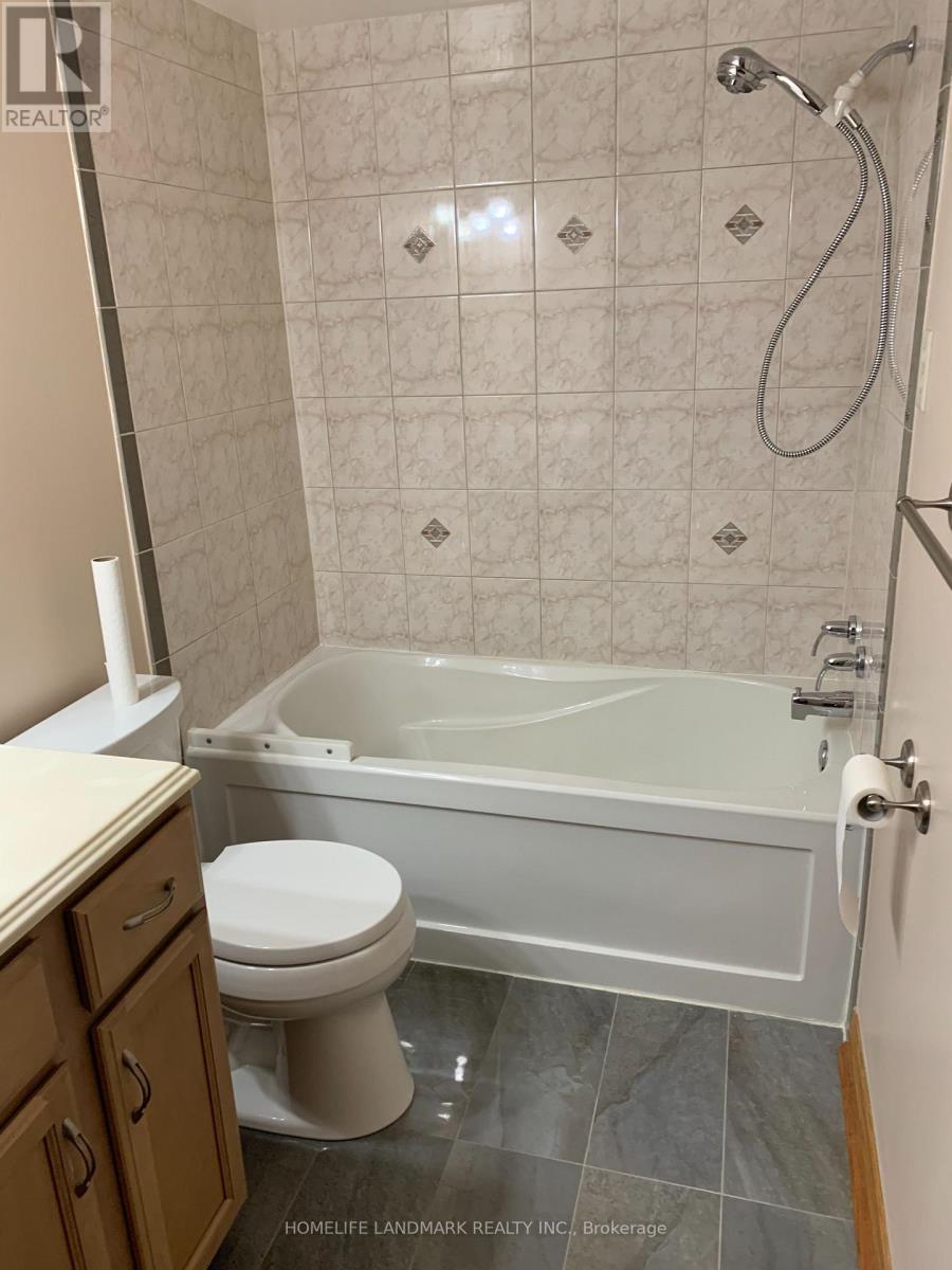 Upper - 96 Bay Hill Drive E, Vaughan, ON - Indoor Photo Showing Bathroom