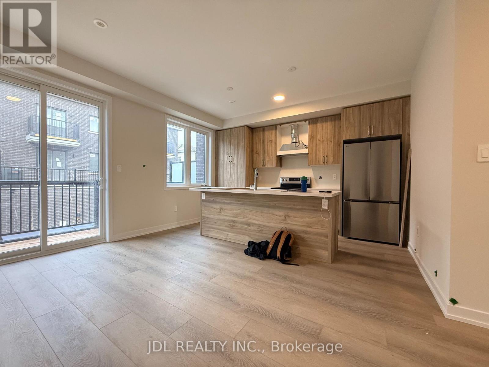 11 Agnes Lane, Richmond Hill, ON - Indoor Photo Showing Kitchen