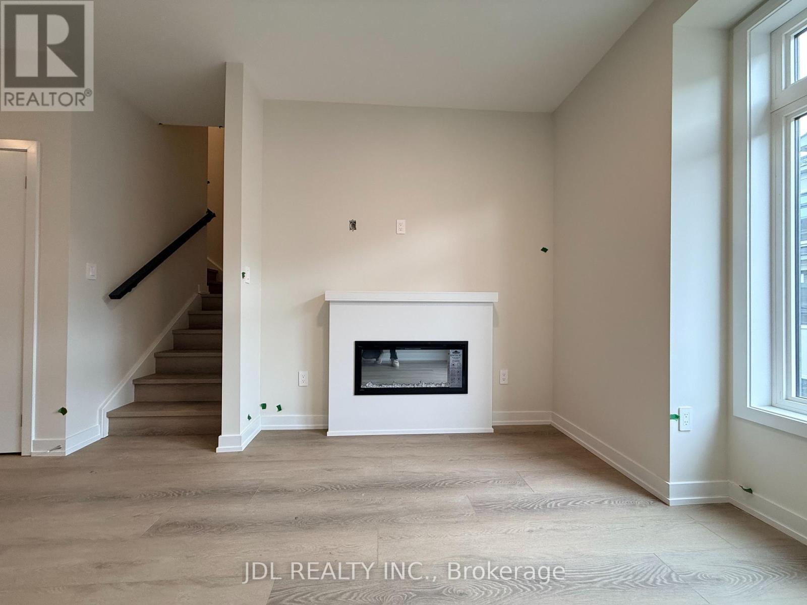 11 Agnes Lane, Richmond Hill, ON - Indoor Photo Showing Living Room With Fireplace