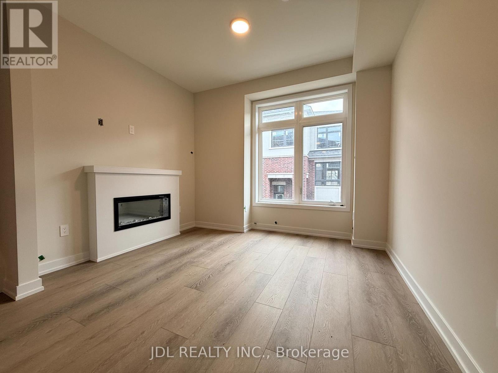 11 Agnes Lane, Richmond Hill, ON - Indoor Photo Showing Living Room With Fireplace