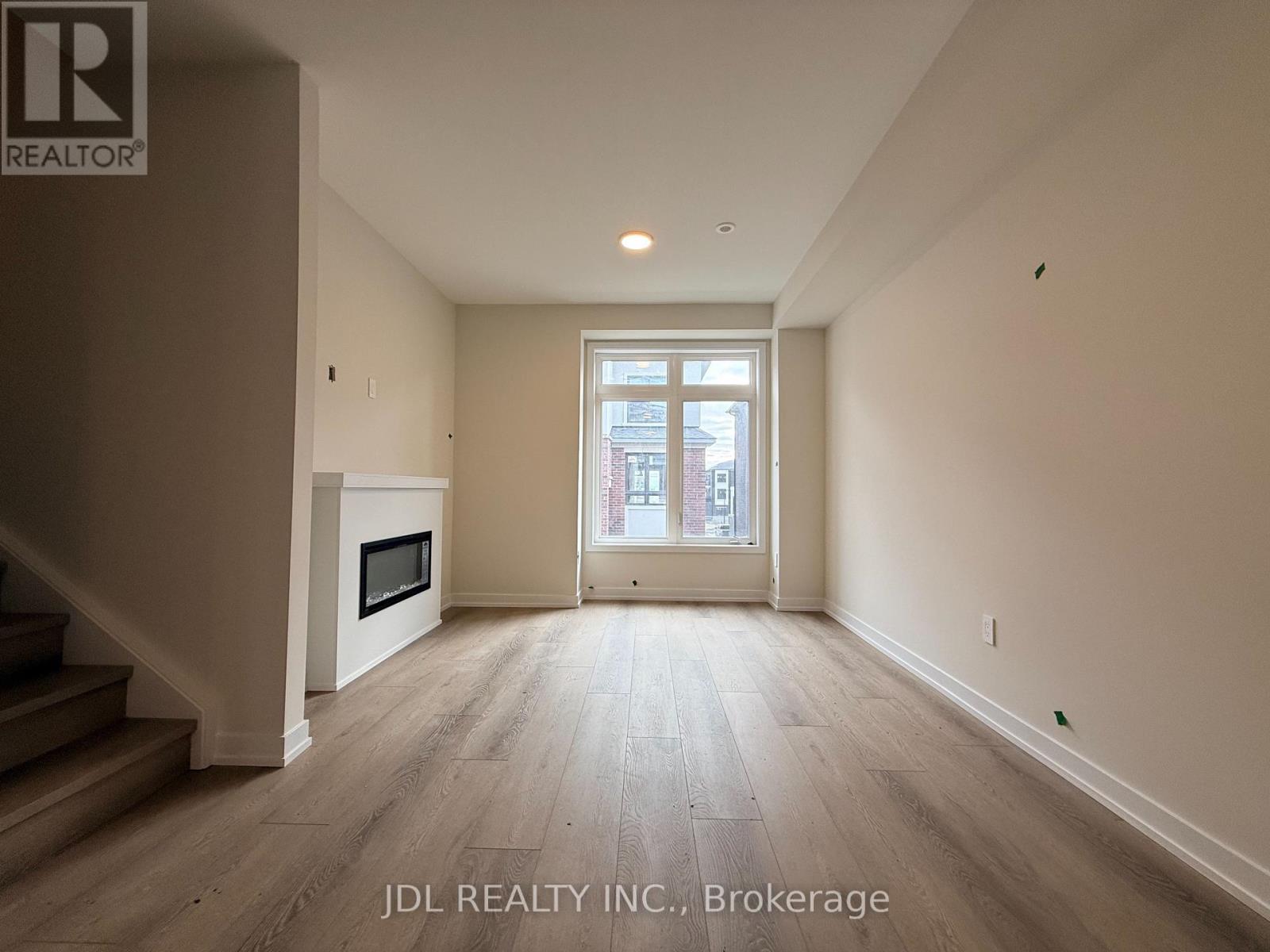 11 Agnes Lane, Richmond Hill, ON - Indoor With Fireplace