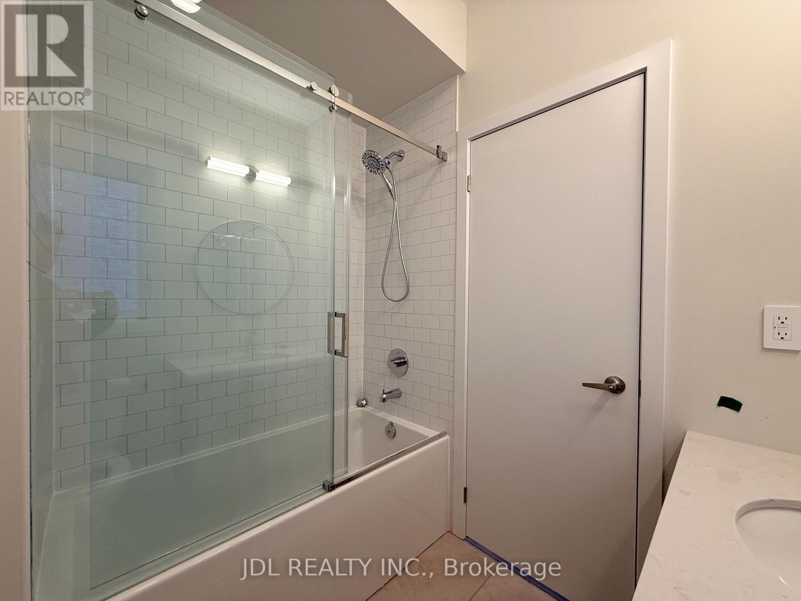 11 Agnes Lane, Richmond Hill, ON - Indoor Photo Showing Bathroom