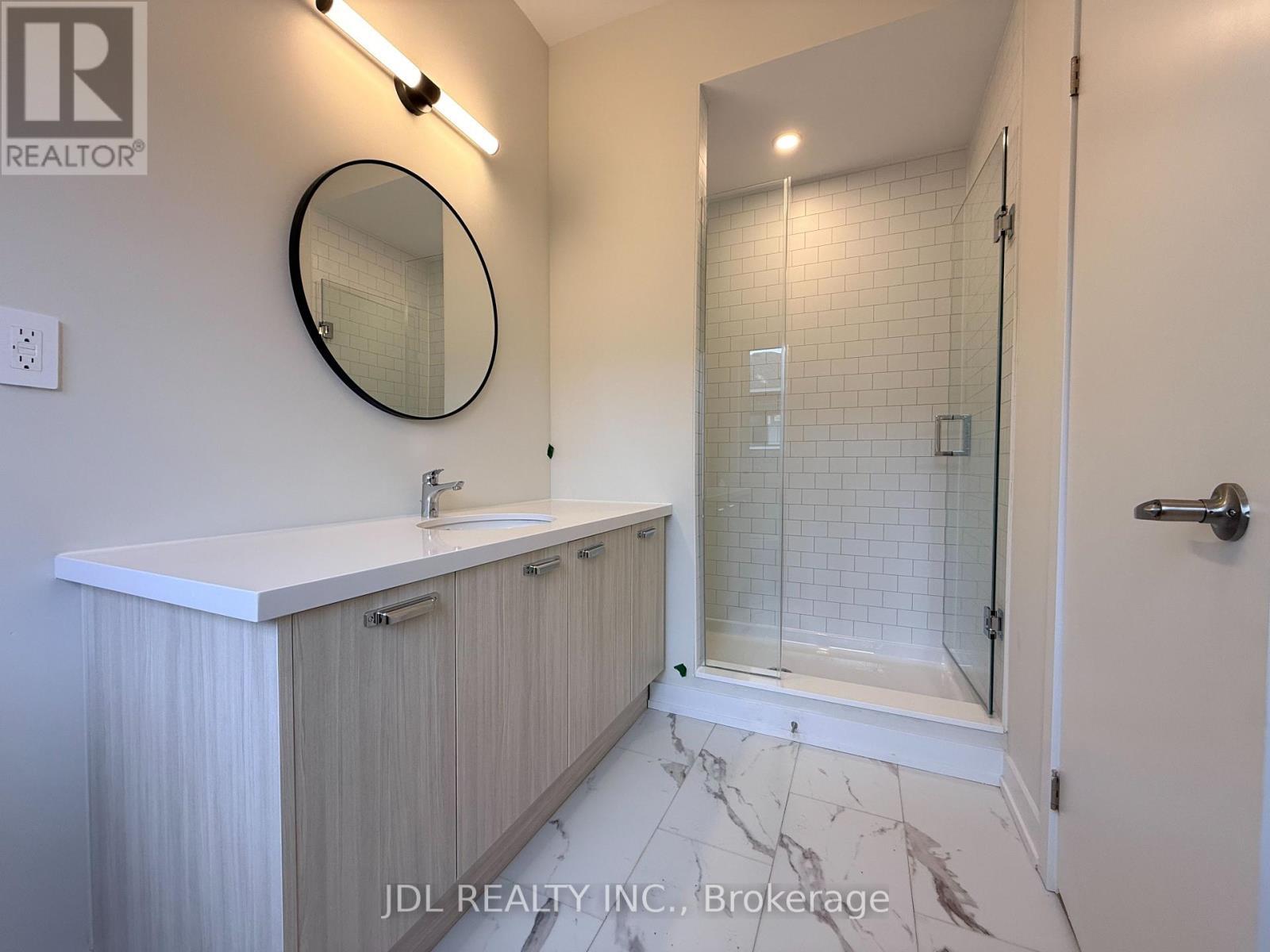 11 Agnes Lane, Richmond Hill, ON - Indoor Photo Showing Bathroom