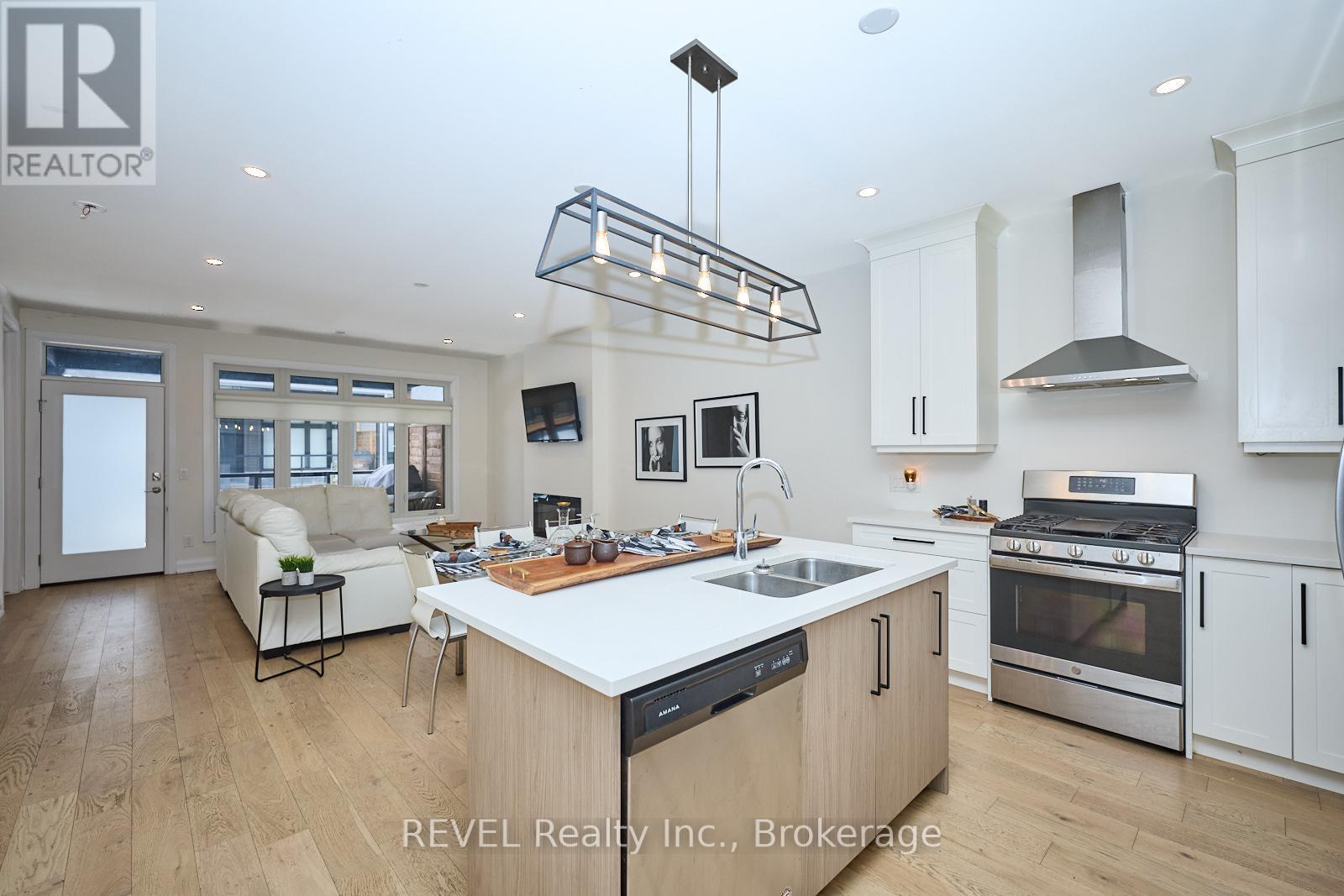 20 - 8974 Willoughby Drive, Niagara Falls (Chippawa), ON - Indoor Photo Showing Kitchen With Double Sink