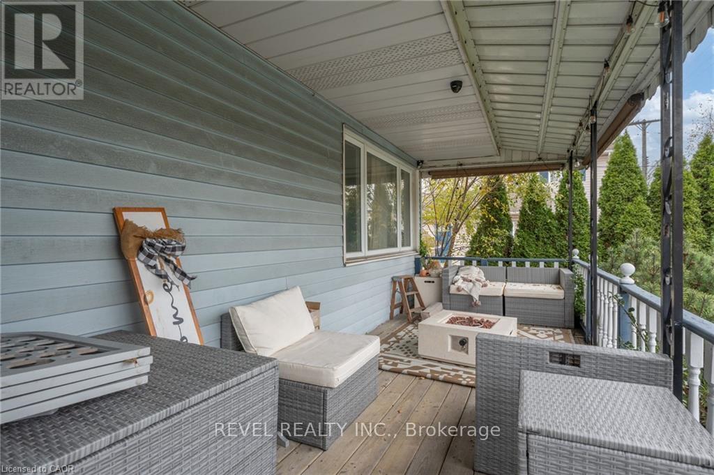 99 East 36Th Street, Hamilton, ON - Outdoor With Deck Patio Veranda With Exterior