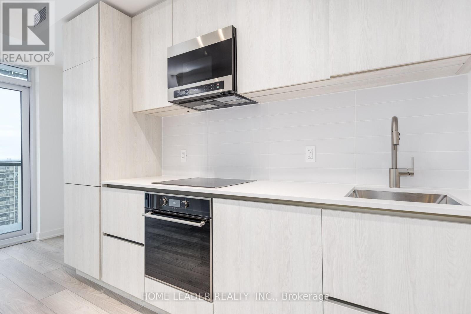 2114 - 120 Broadway Avenue, Toronto, ON - Indoor Photo Showing Kitchen