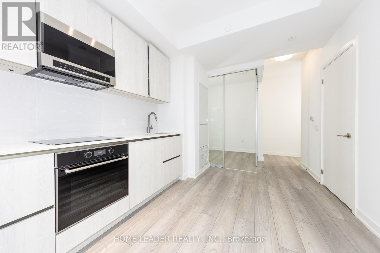 2114 - 120 Broadway Avenue, Toronto, ON - Indoor Photo Showing Kitchen