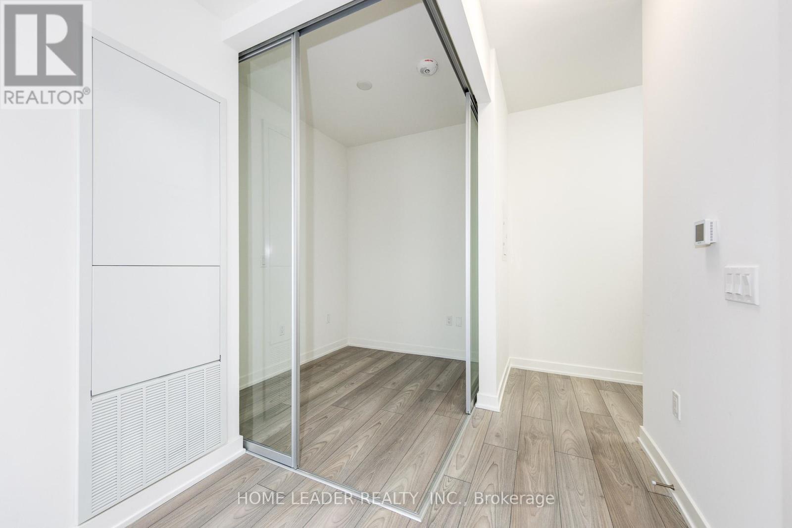 2114 - 120 Broadway Avenue, Toronto, ON - Indoor Photo Showing Other Room