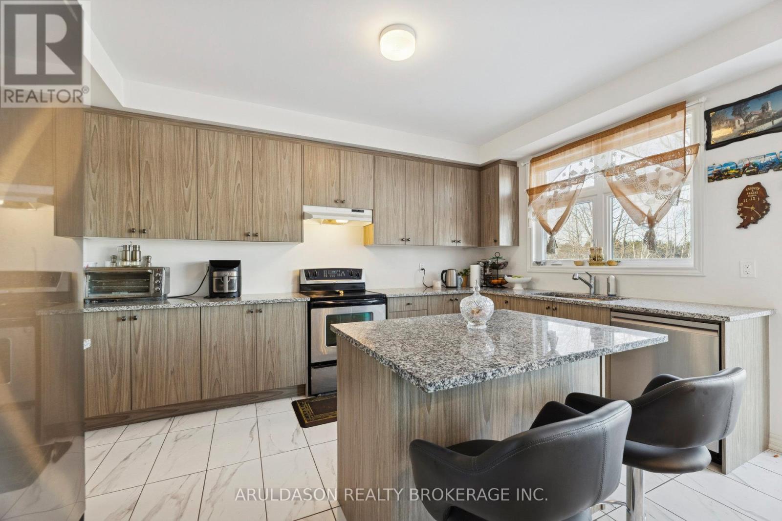 513 Hornbeck Street, Cobourg, ON - Indoor Photo Showing Kitchen With Upgraded Kitchen
