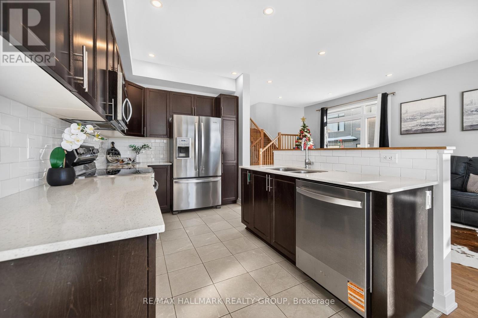 307 Ibanez Walk, Ottawa, ON - Indoor Photo Showing Kitchen With Stainless Steel Kitchen With Double Sink