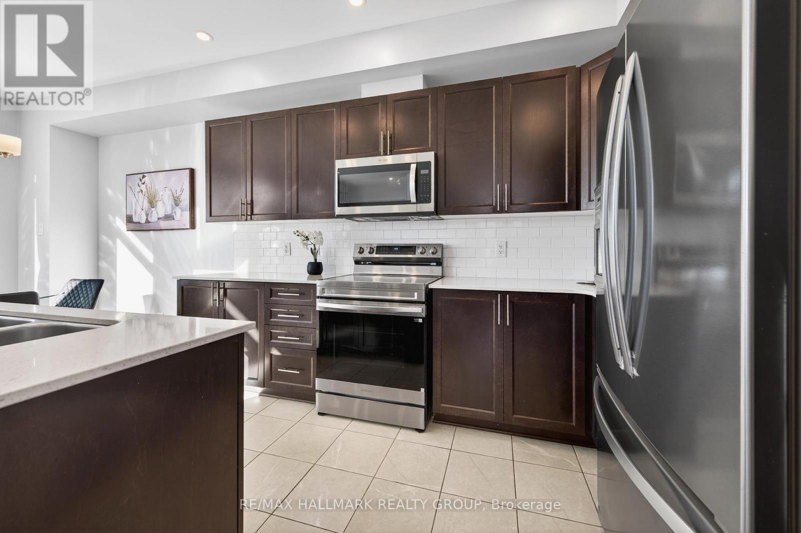 307 Ibanez Walk, Ottawa, ON - Indoor Photo Showing Kitchen With Stainless Steel Kitchen With Upgraded Kitchen