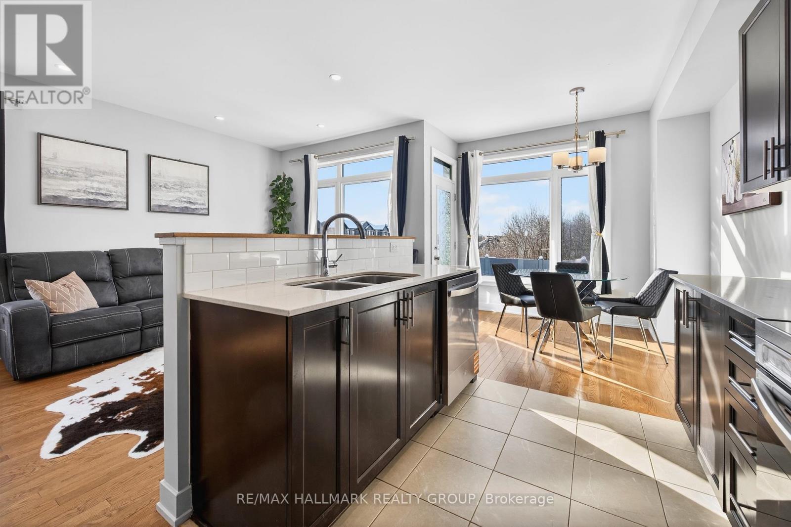307 Ibanez Walk, Ottawa, ON - Indoor Photo Showing Kitchen With Double Sink