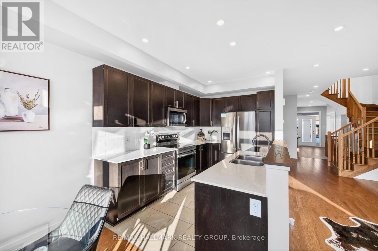 307 Ibanez Walk, Ottawa, ON - Indoor Photo Showing Kitchen With Stainless Steel Kitchen With Double Sink With Upgraded Kitchen