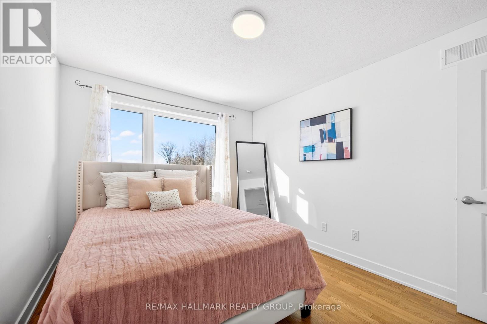 307 Ibanez Walk, Ottawa, ON - Indoor Photo Showing Bedroom