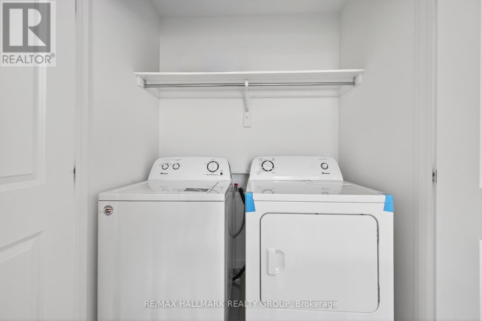 307 Ibanez Walk, Ottawa, ON - Indoor Photo Showing Laundry Room