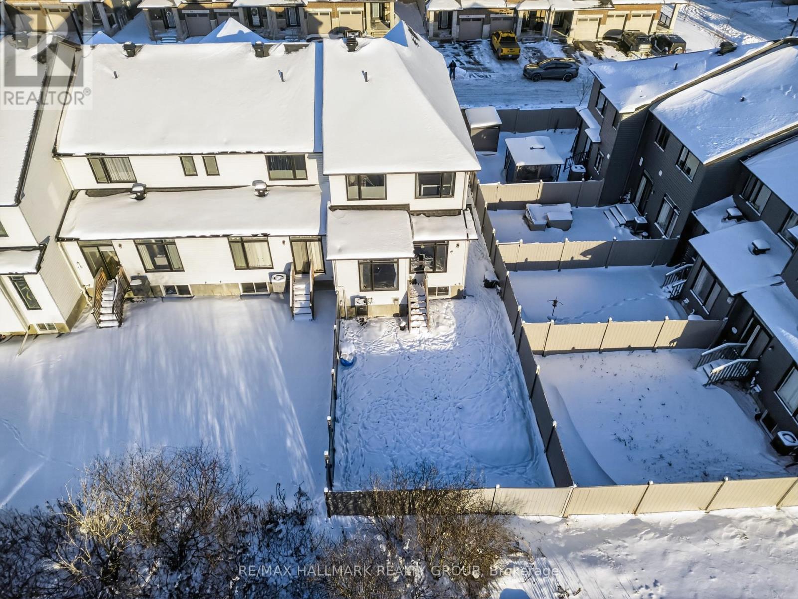 307 Ibanez Walk, Ottawa, ON - Outdoor