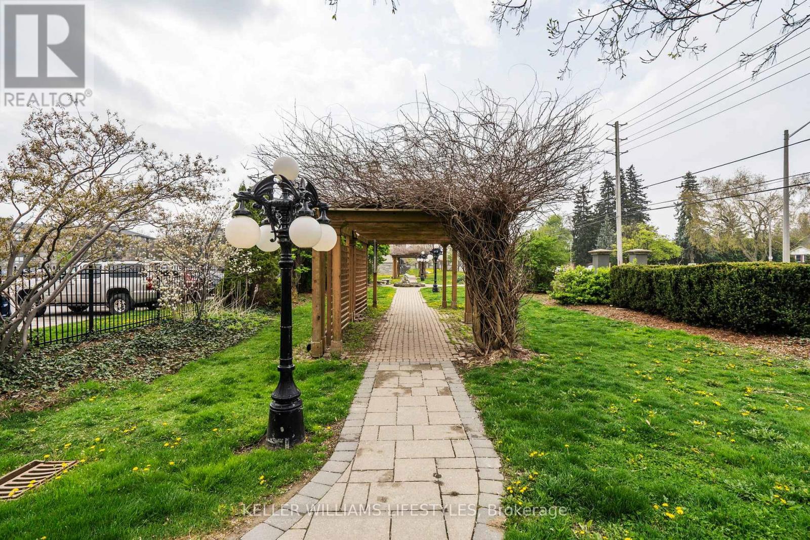 105 - 15 Jacksway Crescent, London North (North G), ON - Outdoor