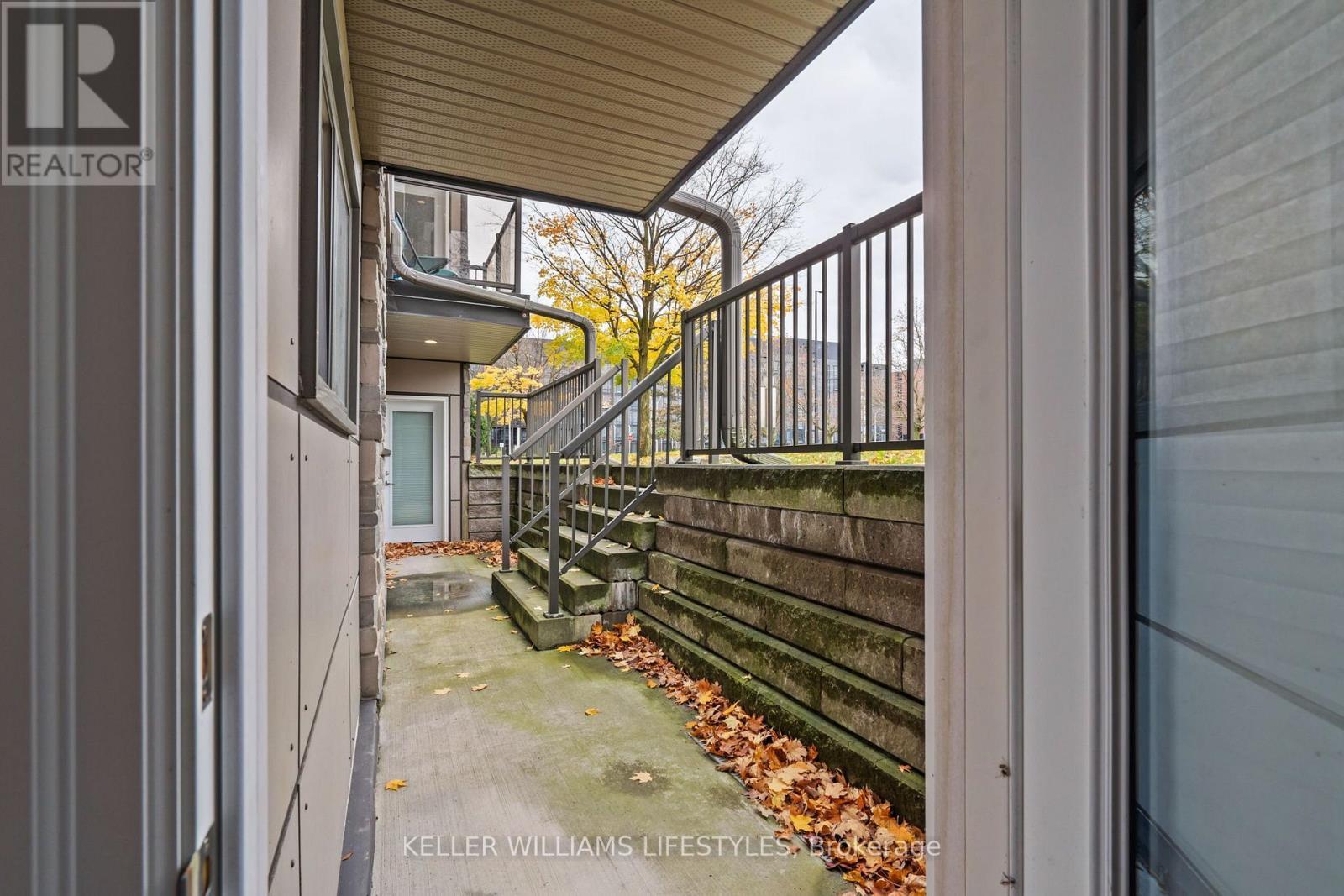 105 - 15 Jacksway Crescent, London North (North G), ON - Outdoor With Exterior