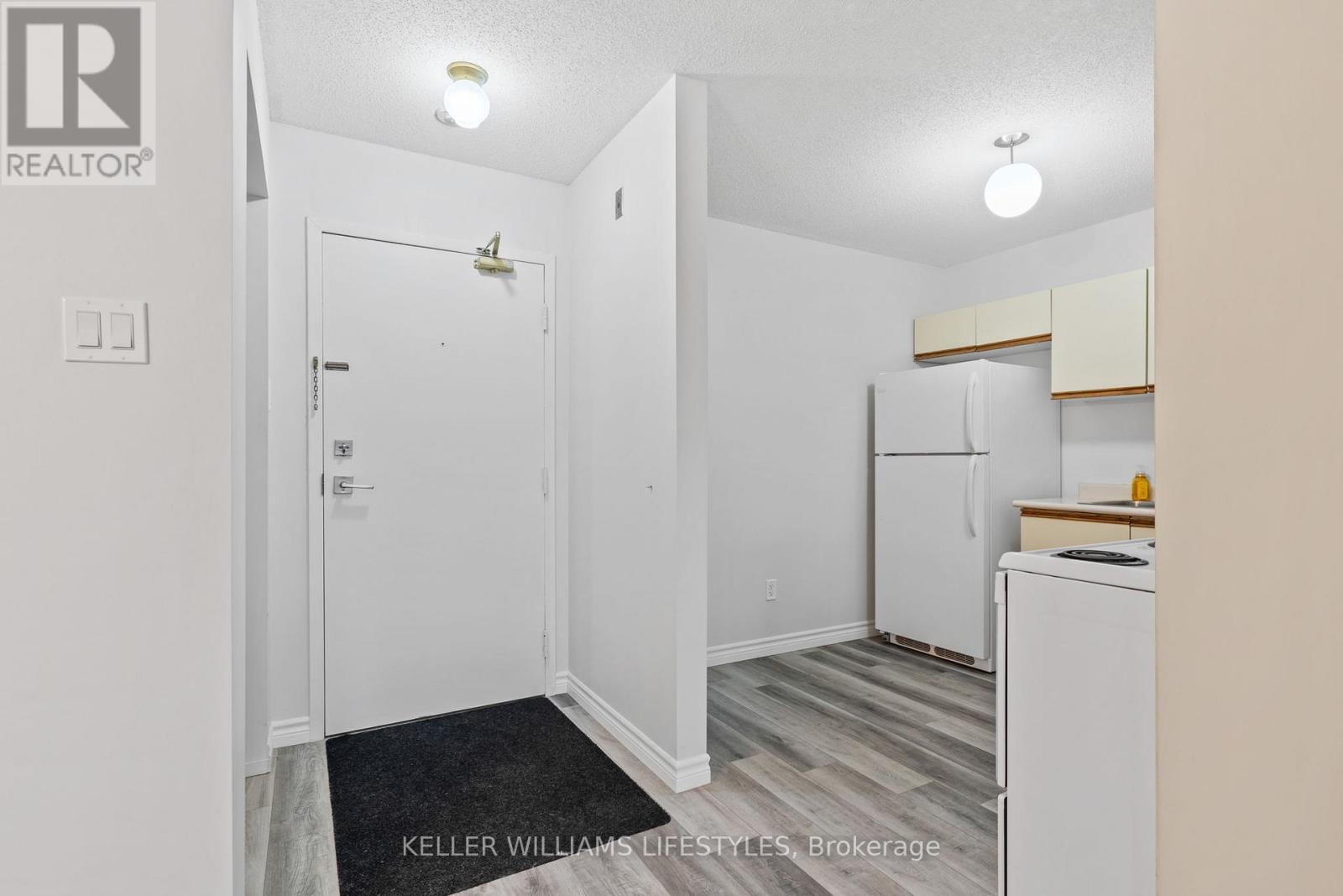 105 - 15 Jacksway Crescent, London North (North G), ON - Indoor