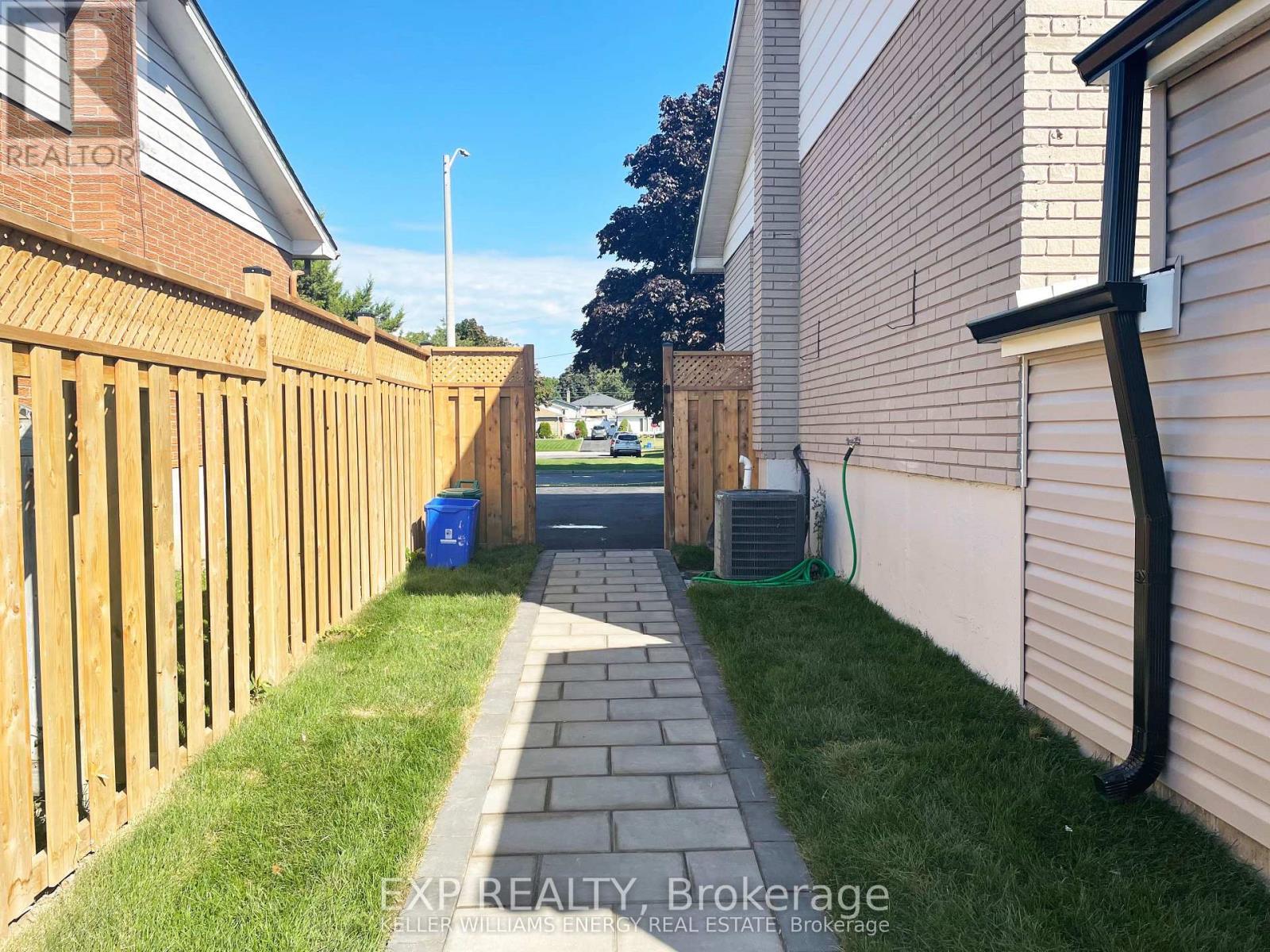 Lower - 533 Carman Court, Oshawa, ON - Outdoor
